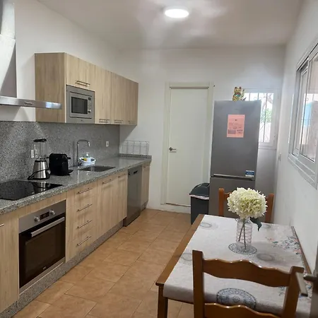 Casa De 5 Cerca De La Playa En Elviria *