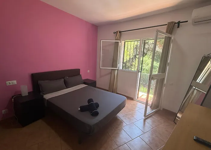 Casa De 5 Cerca De La Playa En Elviria Vakantiehuis Marbella
