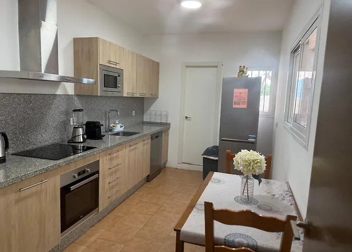 Casa De 5 Cerca De La Playa En Elviria *