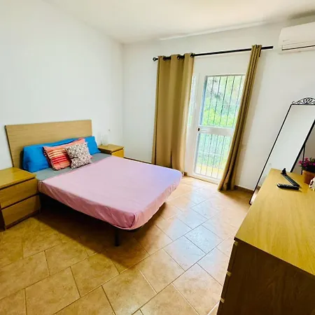 Casa De 5 Cerca De La Playa En Elviria *
