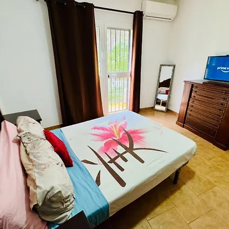 Casa De 5 Cerca De La Playa En Elviria *
