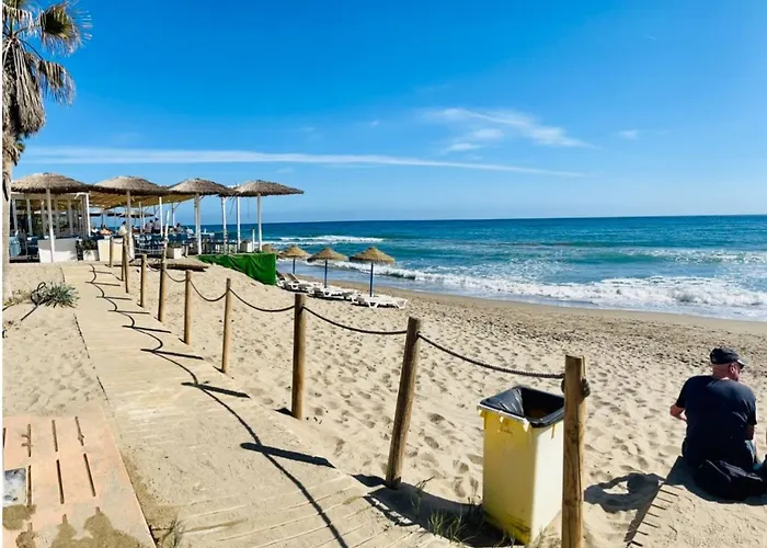 Casa De 5 Cerca De La Playa En Elviria Сasa de vacaciones Marbella